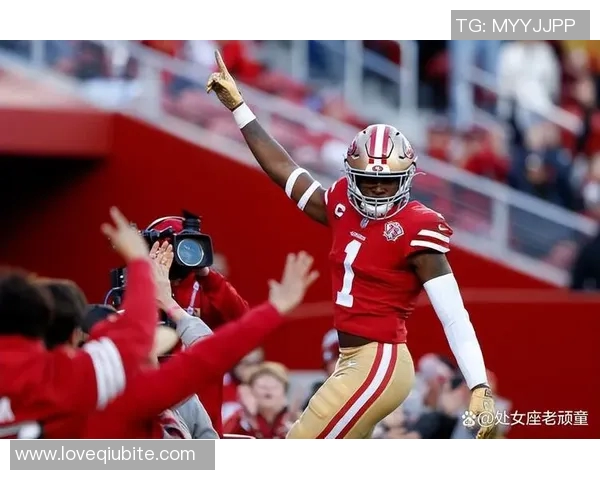 足球明星跨界挑战超级碗展现运动魅力与激情碰撞