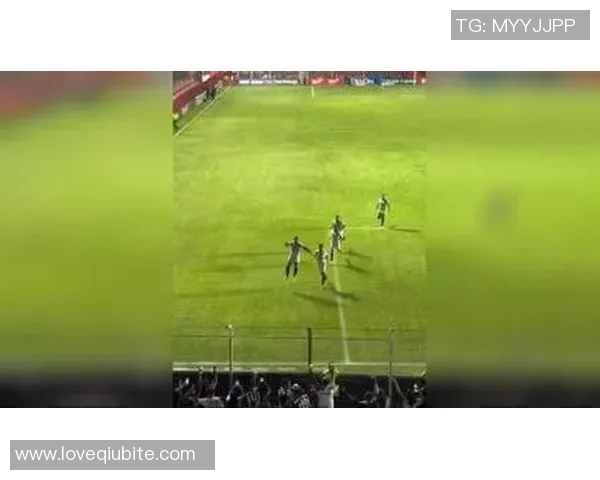 足球明星在绿茵场上激情四射的精彩打球瞬间视频合集 足球明星在绿茵场上激情四射的精彩打球瞬间视频合集